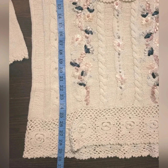 Vintage cream crochet lace pearls floral whimsy coquette cottagecore sweater M - Picture 13 of 14